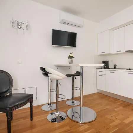 Πανσιόν Tinel Superior