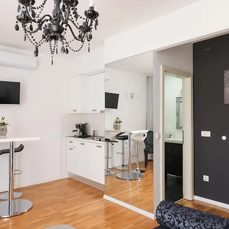 Tinel Superior Πανσιόν Ζαντάρ