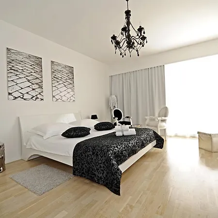 Πανσιόν Tinel Superior Ζαντάρ